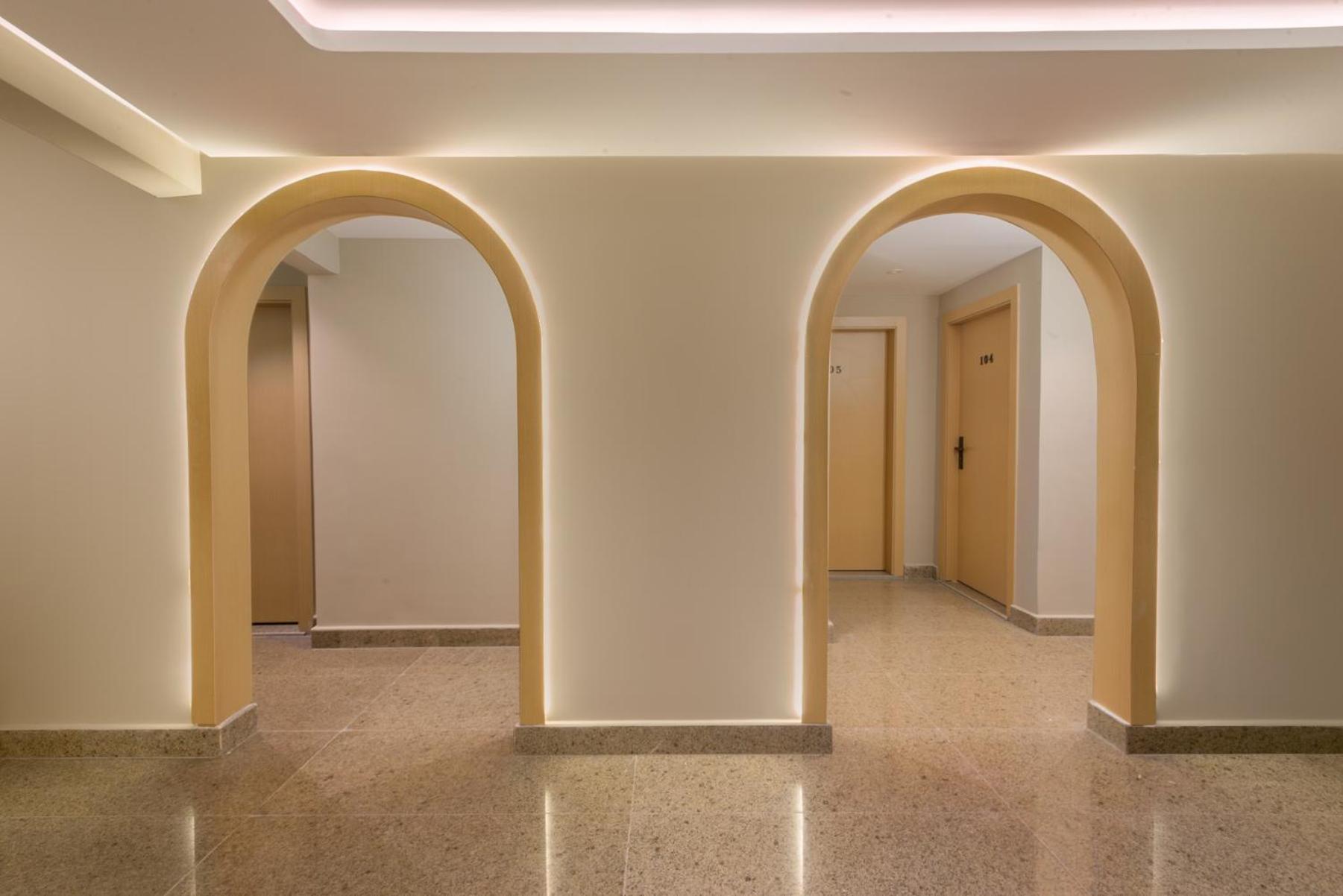 Elegance Grand Hotel